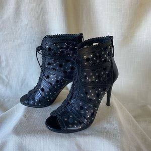 Stuart Weitzman CAGEY Black Leather Lace-up Booties  9M